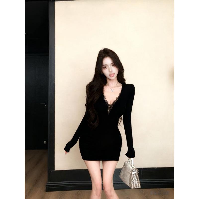 Pure Desire Pleated V-neck Long-sleeved Dress Women's Autumn Lace Splicing Tight Hip Skirt Short Skirt