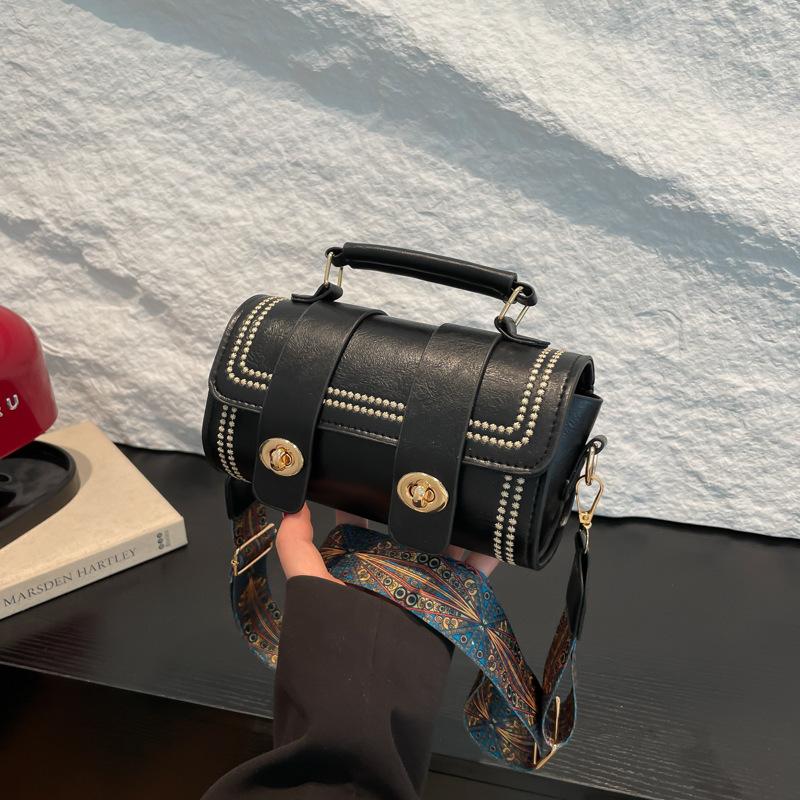2025 New Popular Solid Color Casual Small Bag Women's Bag Wide Shoulder Strap Decompression Shoulder Messenger Bag Fashionable Small Square Bag
