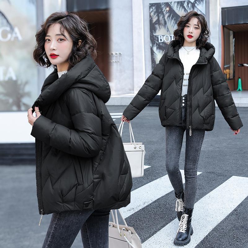 

Женская короткая хлопковая куртка на осень и зиму, пуховик с хлопковым наполнителем, корейская версия, свободная толстая куртка с капюшоном S чёрный