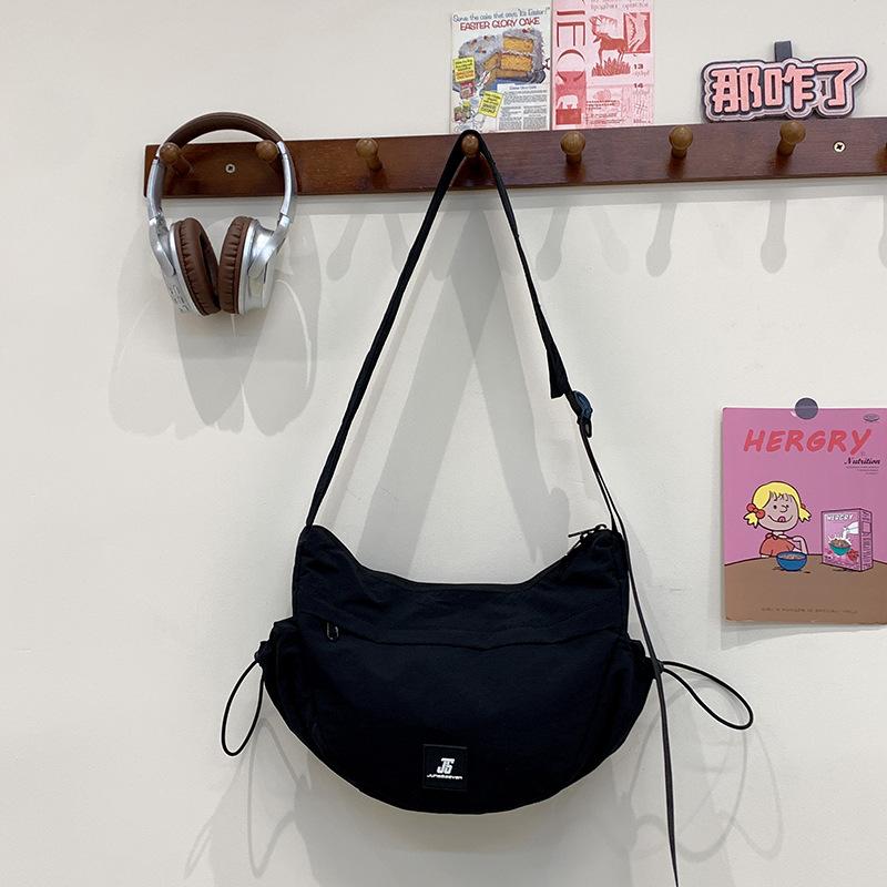 

Японская сумка-мессенджер из нейлона с универсальным сочетанием цветов, женская сумка большой вместимости, студенческая сумка через плечо в форме пельменя чёрный