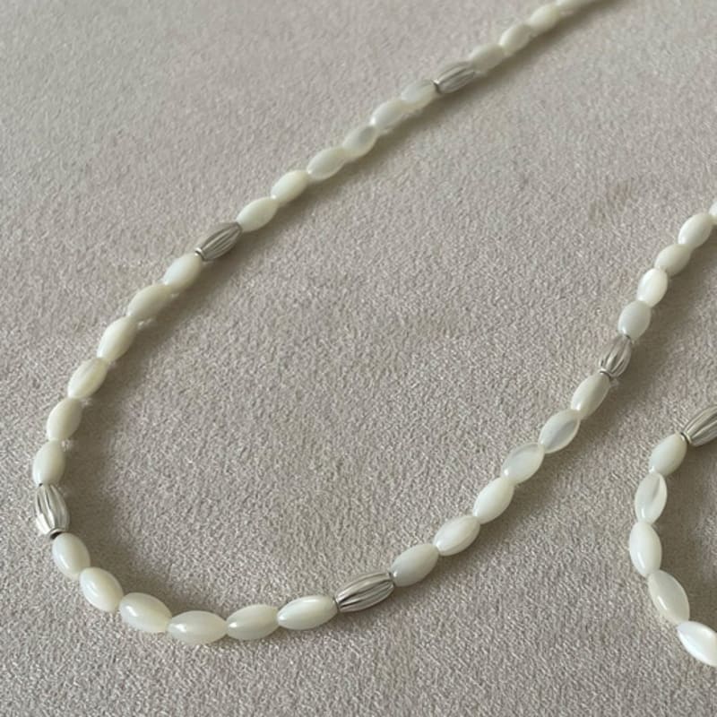 Melliv Oval Mother-of-Pearl Necklace_mvn46