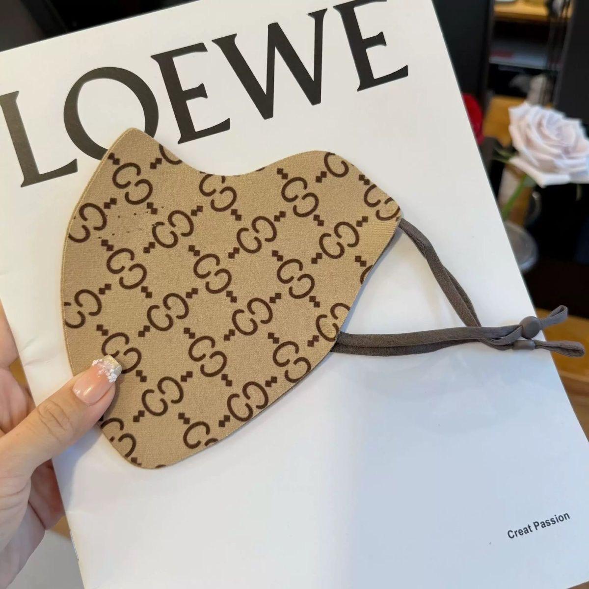 

Leopard Print 3D Windproof Face Mask for Women – Warm, Fashionable, and Versatile for Autumn and Winter