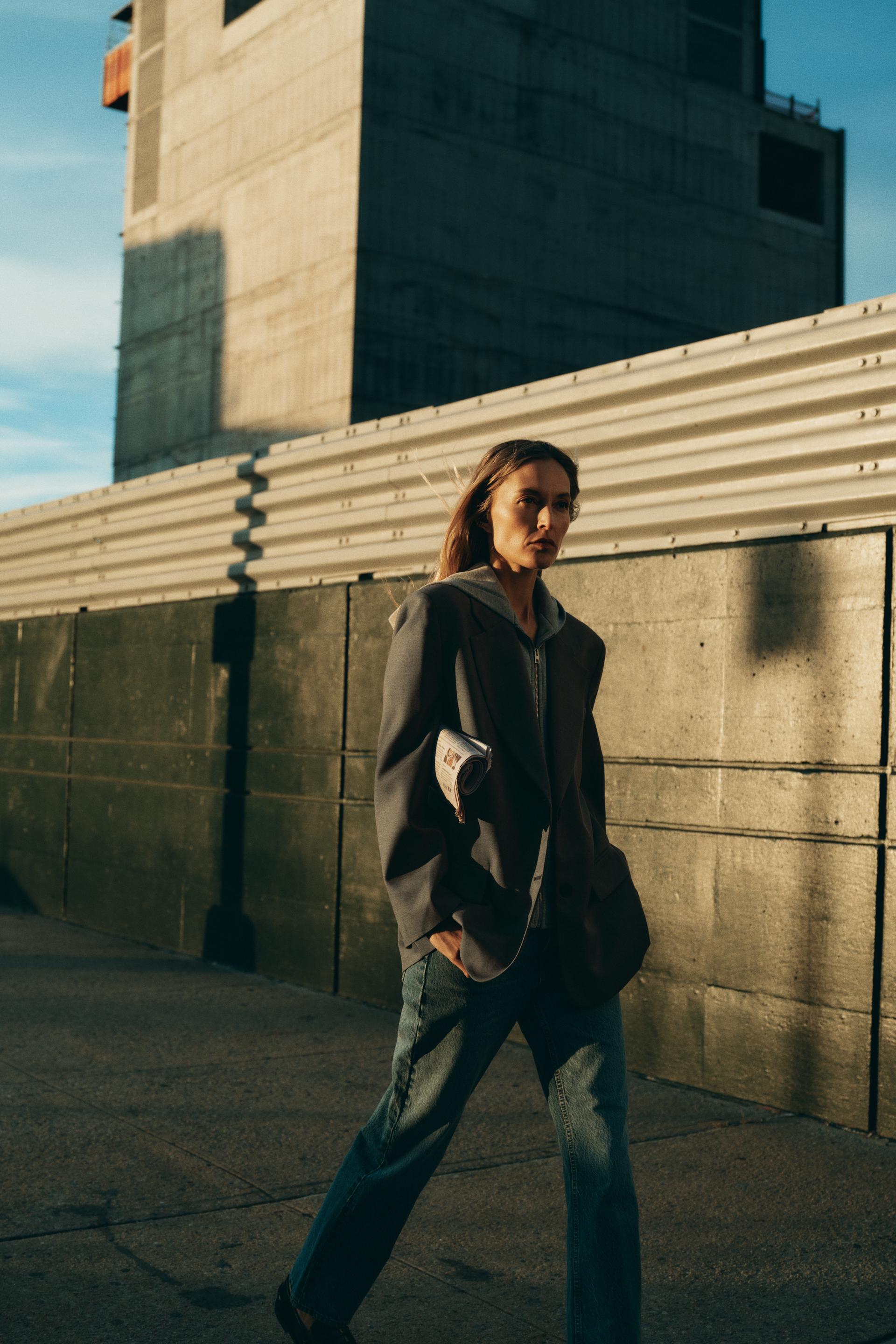 

КОМБИНИРОВАННЫЙ ПИДЖАК С КАПЮШОНОМ