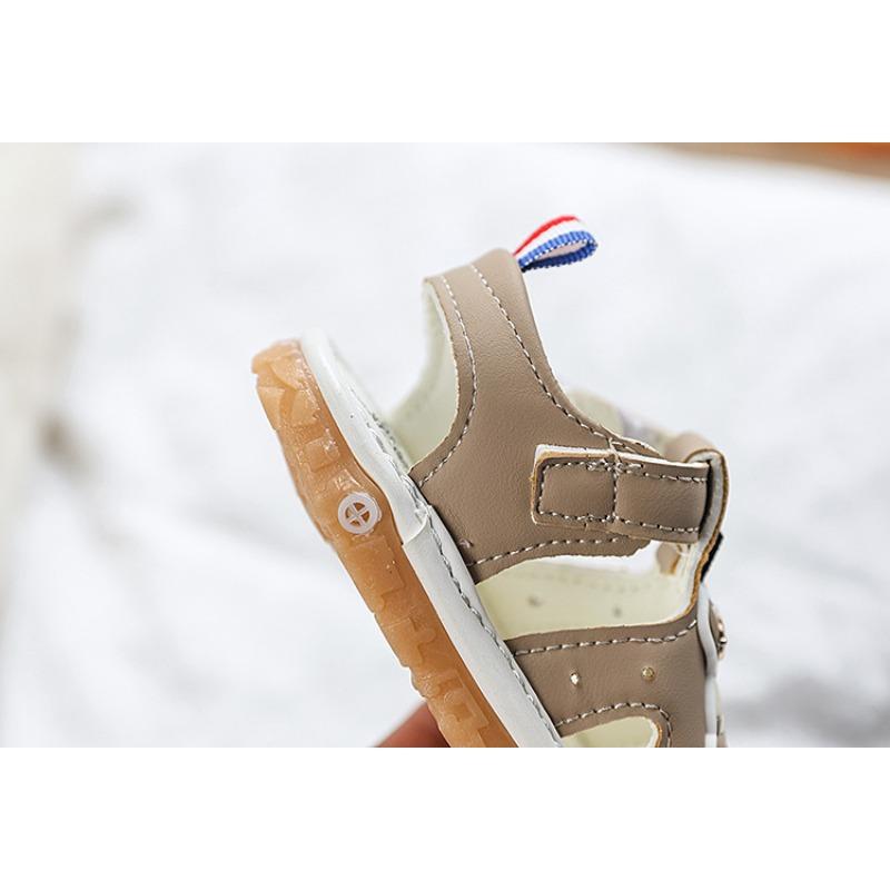 Baby shoes squeaky shoes summer new cartoon bear closed-toe sandals 1-2 years old soft sole walking shoes