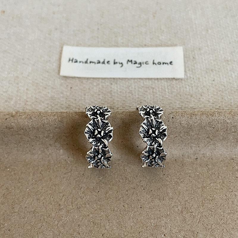 Retro And Old Medieval Style Metal Flower Stud Earrings Women'S Light Luxury High-End Sense Personality Niche Versatile Earrings