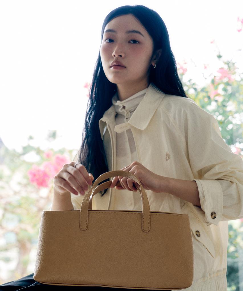 Adelrea Aret Bag Essential Tote Bag Camel
