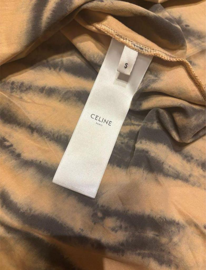 [USED] V wearing a Celine tie-dye T-shirt