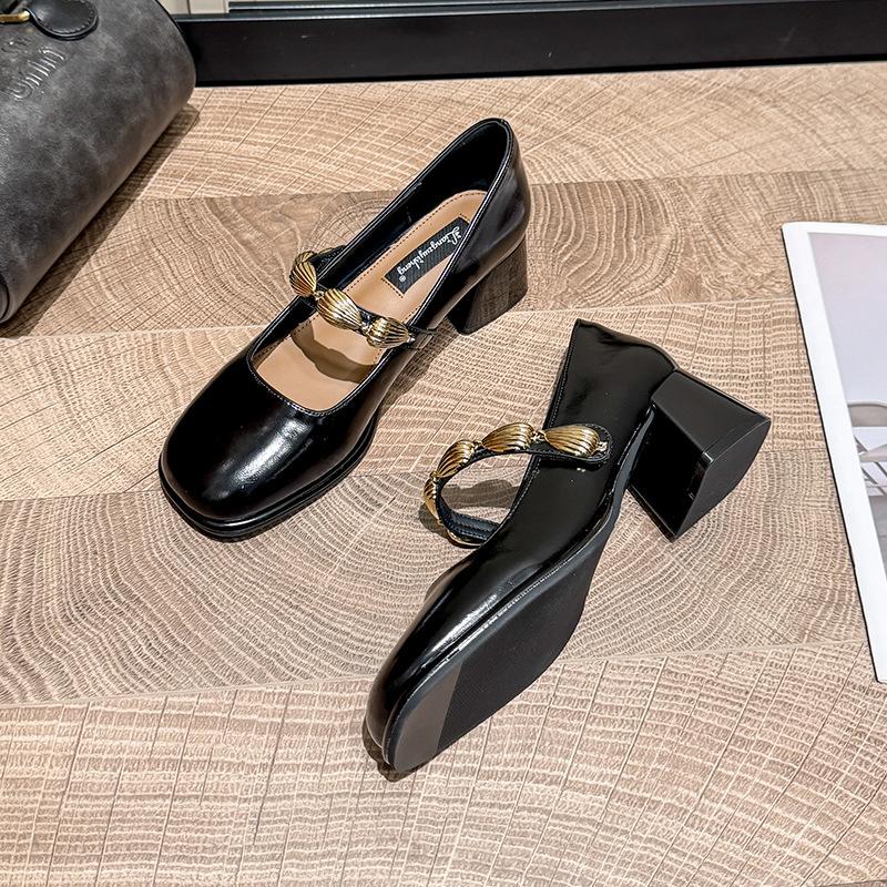 

French retro Mary Jane shoes women s thick heel 2025 new one-word strap single shoes versatile small leather shoes thick heel high heels 35