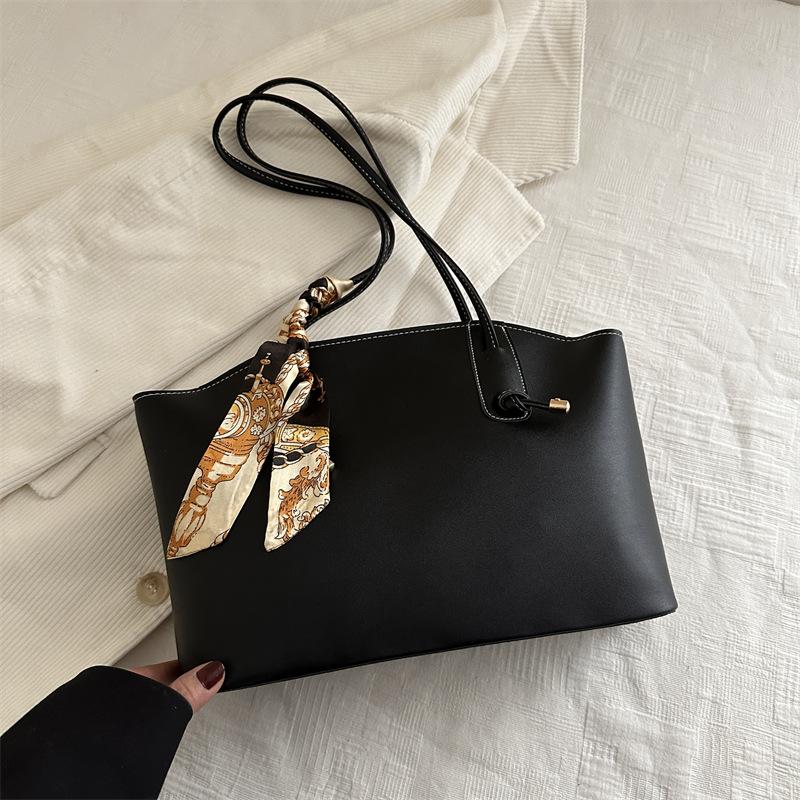 Silk Scarf Top Handle Bucket Bag for Women Minimalist Faux Leather Shoulder Purse чёрный