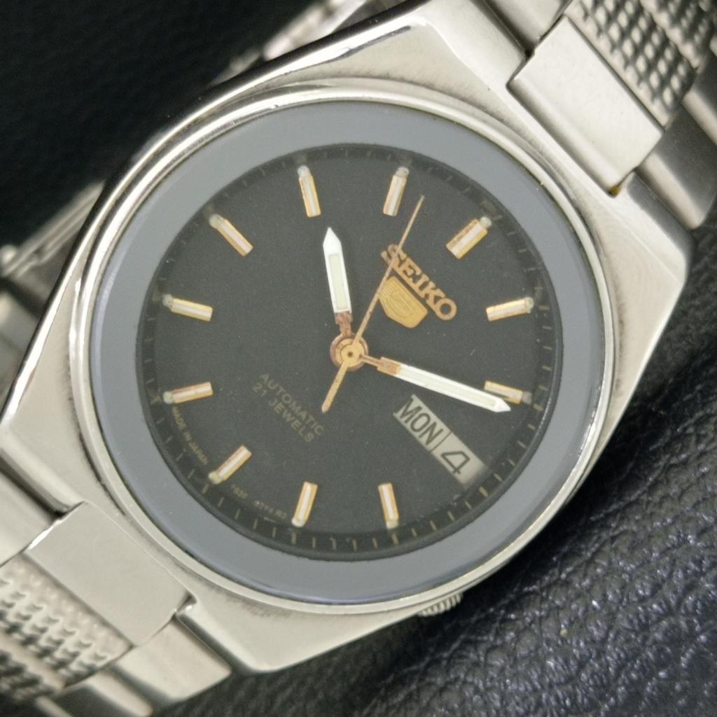 

Б/у оригинальные старинные мужские часы SEIKO 5 с автоподзаводом из Японии с оригинальным циферблатом a433893-2 R119-a433893