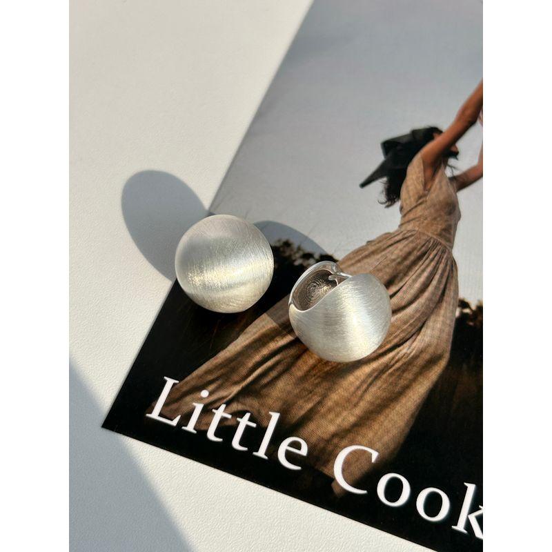 

Niche Style Frosted and Matte Semicircle Cold Wind Female Earrings Silver brushed ball ear buckle