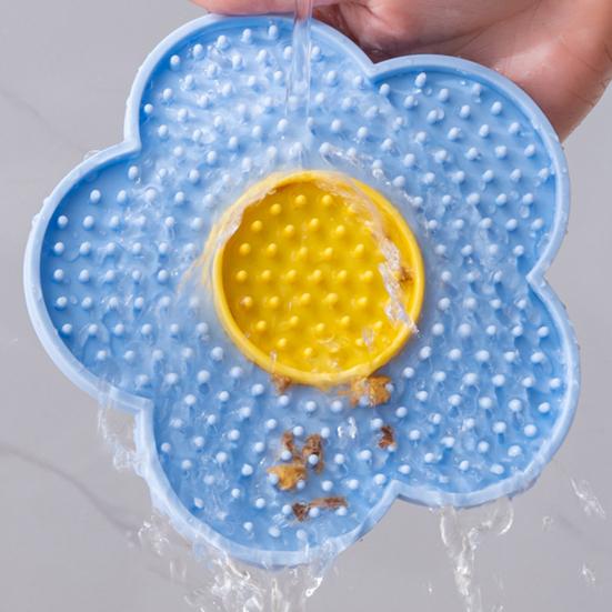 Silicone Pet Licking Mat Slow Feeder Mat with Suction Cups Flower Shape Lick Mat Prevents Overeating for Cats Dogs