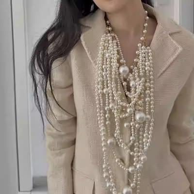 Collier de perles irrégulières multicouches, personnalité, sens haut de gamme, chaîne de pull, tempérament de niche, bijoux de mode femmes