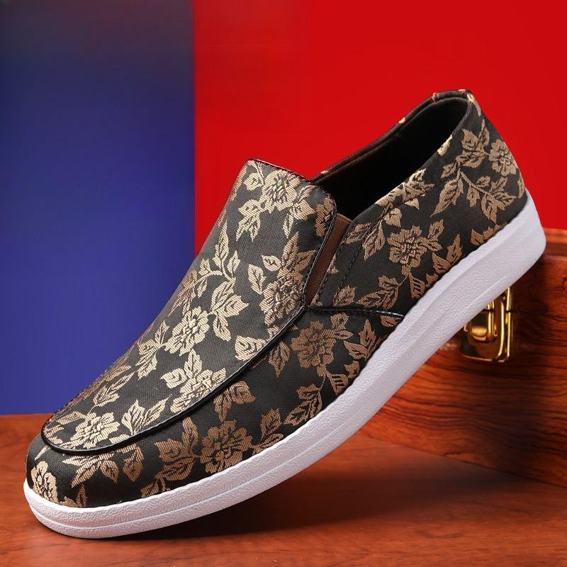 Fashion New Men's Embroidered Loafers Breathable Slip-On Casual Shoes Comfort-Fit Design Lightweight Sole for Versatile Everyday Wear