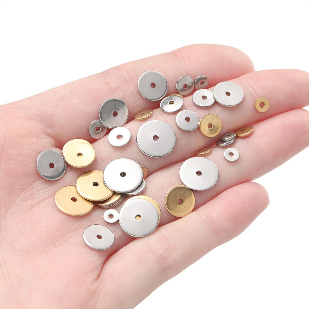 50 Stück goldfarbene flache, runde Abstandsperlen, 4–10 mm, Edelstahl-Trennperlen für Armbänder, Halsketten, Schmuckherstellung, Zubehör