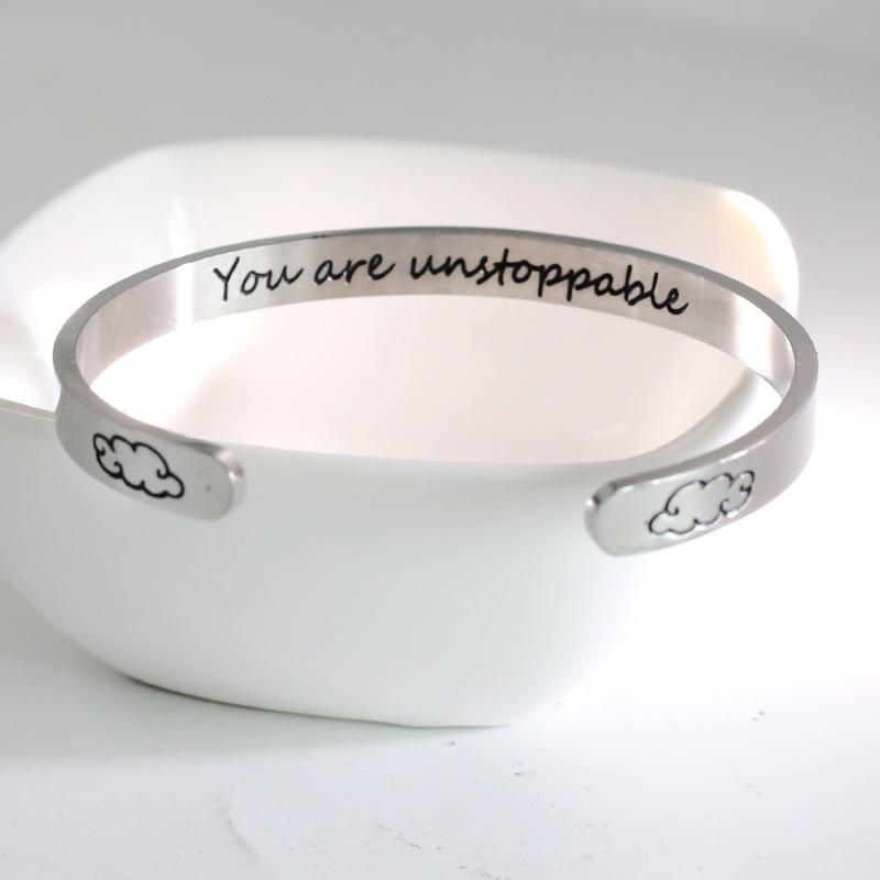 Bracciale gioielli femminili concavo carattere durevole indossabile comodo bracciale in acciaio al titanio