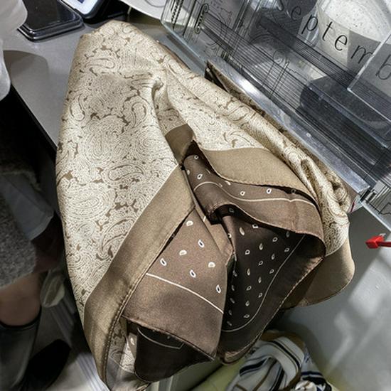 Retro Koreanischer Polka Dot Seiden-Haarknoten: Vielseitiger Damen-Dekorschal für Frühling und Herbst, 70×70 cm.