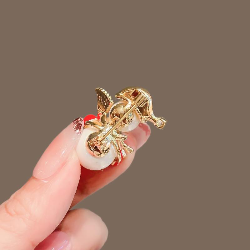 Sparkling Rhinestone Christmas Tree Brooch Faux Pearl Inlaid Fashion Holiday Pin for Scarf Bag Clothing Decor