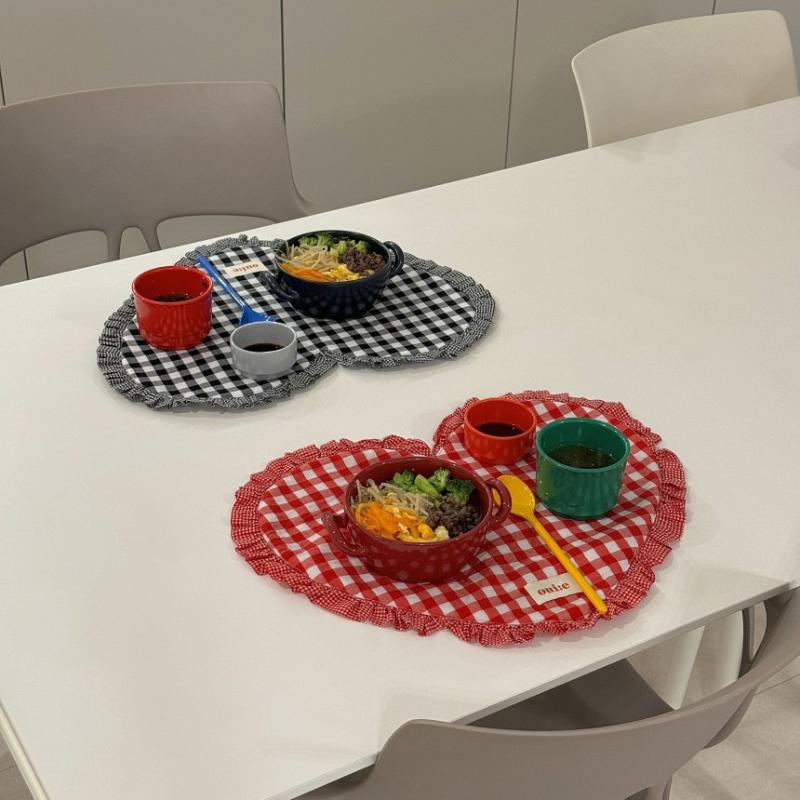 Placemats Dining Table Korean Plaid Red Blue Heart-Shaped Placemat Water Cup Mat Cute Pleated Lace Mat Fabric Coaster Dining Mat