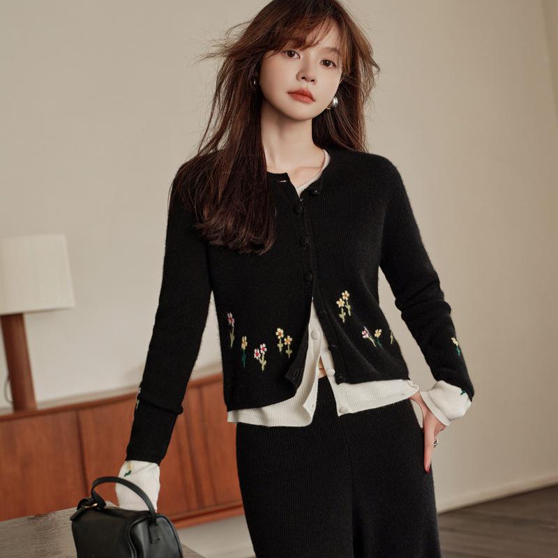 

Женский свитер из 100% чистого кашемира с круглым вырезом - Приталенный крой, Коллекция Осень/Зима 2024 XL