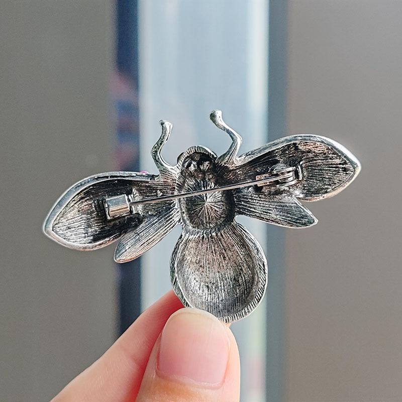 Fashion Vintage Bee Brooch Baroque Pin Female Animal Brooch Clothing Accessories Accessories