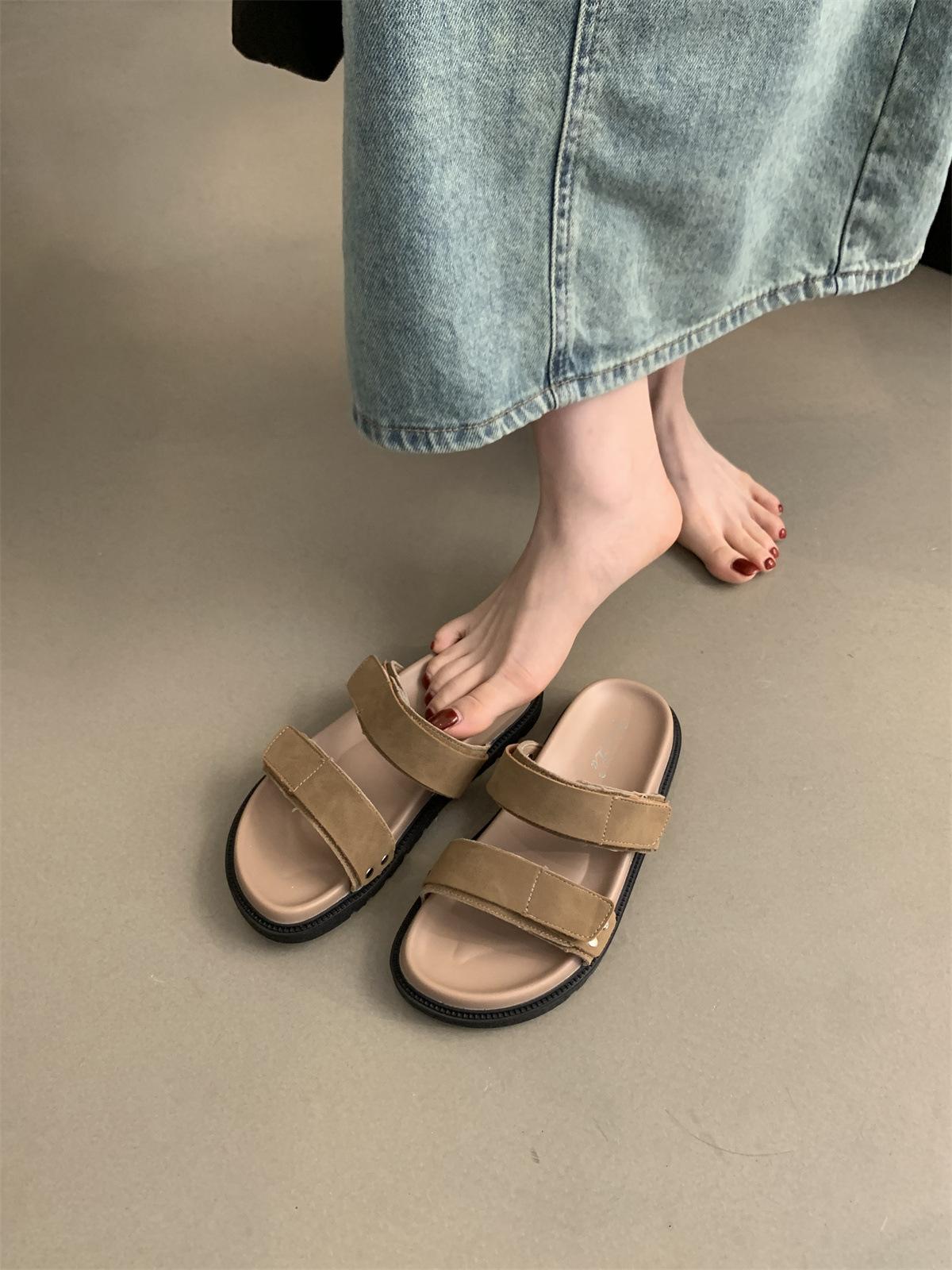 

2024 летняя новая верхняя одежда на липучках fairy wind, одно слово, женские повседневные тапочки с толстым дном, корейская версия пляжных классных тапочек 35 верблюд