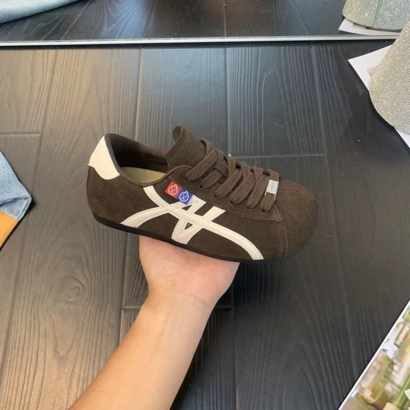 

Матовые ретро туфли на большой подошве женские осенние новые на плоской подошве увеличивающие рост с низким верхом спортивные туфли повседневные 40 темно-коричневого