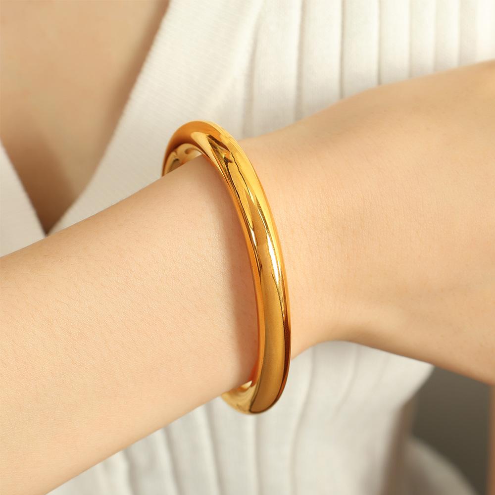 Hypoallergenic Stainless Steel Gold Plated Simple Jewelry Hollow Bracelet Women's Chunky Bangles Bracelets for Daily