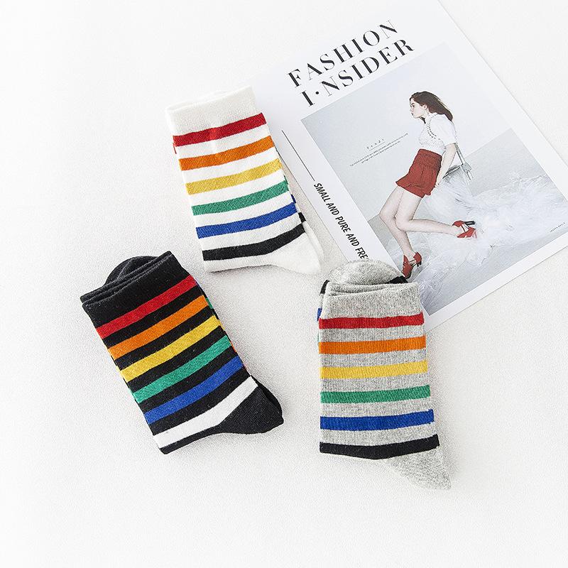 Neue Damen Socken 1 Paar lang Baumwolle Regenbogenfarben gestreift bedruckt Neuheit Mode Dame Herbstsocken