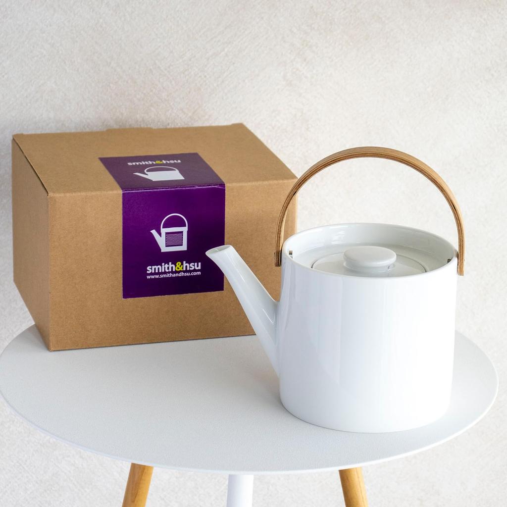 Smith & Shoe Arrosoir White Porcelain Teapot with Strainer, Ceramic Teapot (1L)