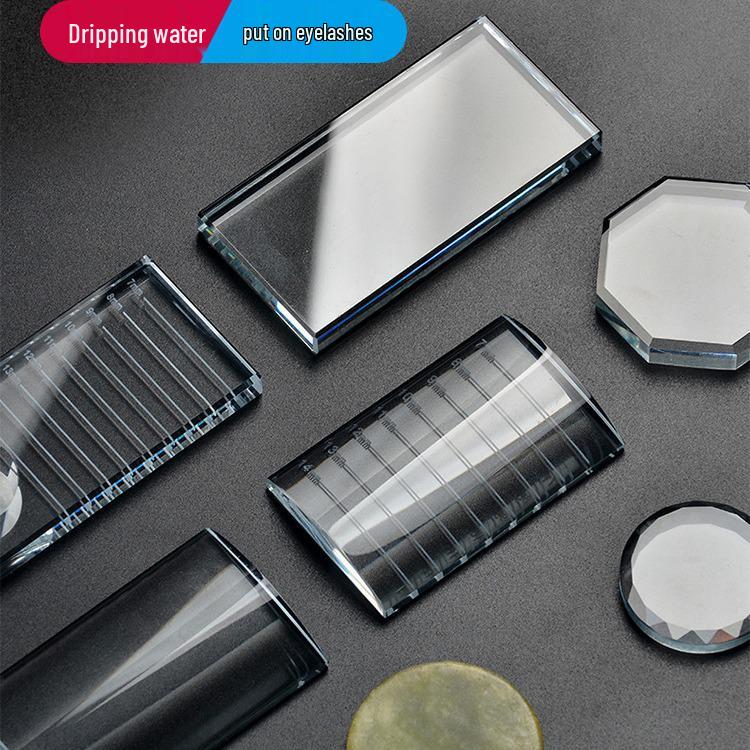 Nástroje pro prodloužení řas: Podložka s lepidlem pro roubování a křišťálový stojánek v kombinaci