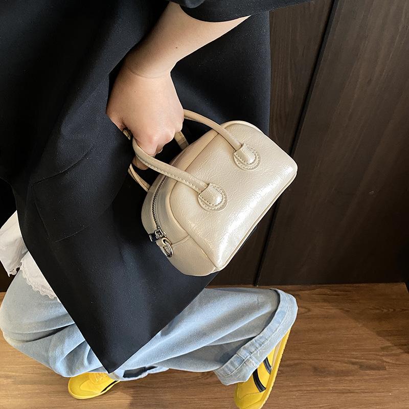 Summer Korean version of fashion portable small bag women 2025 new simple small square bag versatile bowling messenger bag
