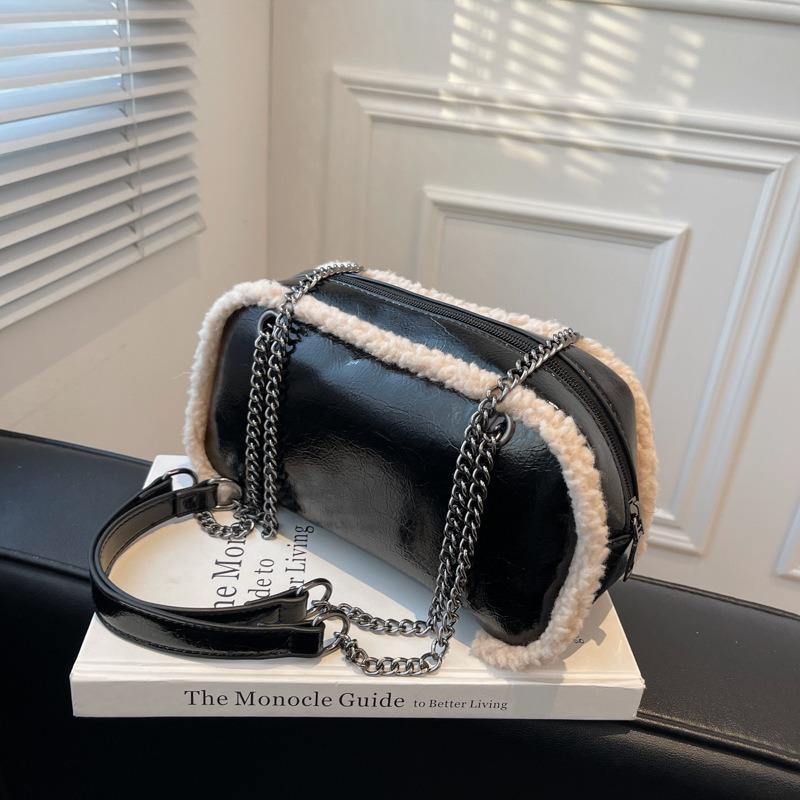 Retro Plush Large-capacity Bag Women's Fashion New Shoulder Underarm Bag Versatile Chain Commuter Messenger Bag
