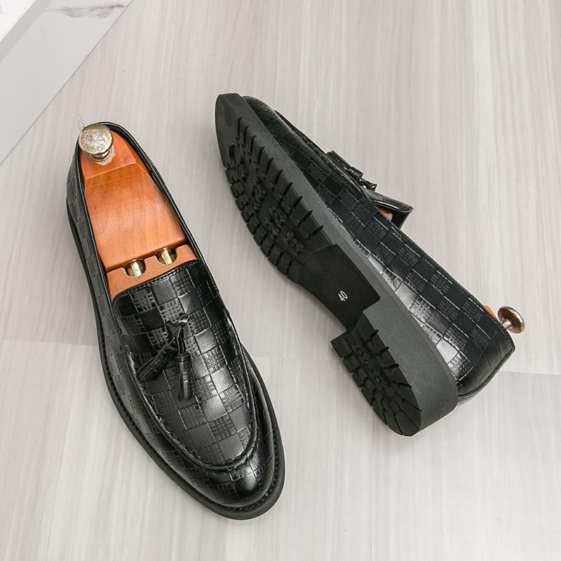 

Модная обувь с бахромой Мужская повседневная удобная обувь на одну ногу Удобные маленькие кожаные туфли Европейско-американская деловая офисная обувь Размер 38-46 46 чёрный