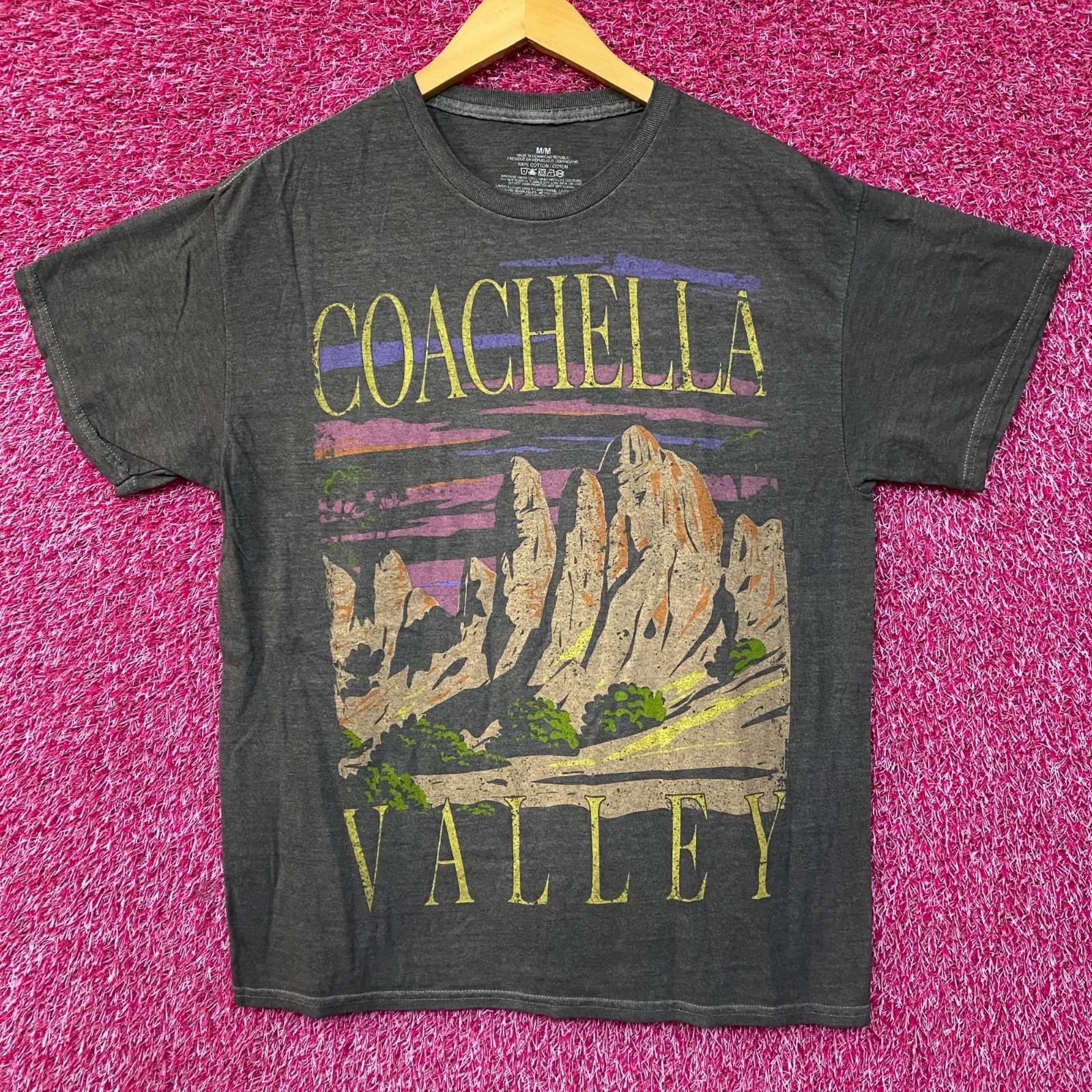 Coachella Valley Vintage-Style Graphic Design T-Shirt Medium S