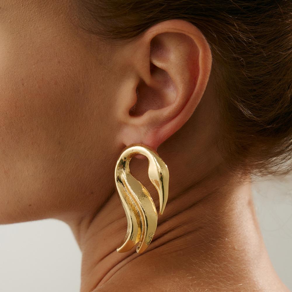 Fashion Exaggerated Metal Pleated Flowers Glossy Finish Texture Swan Stud Earrings for Women Korea Designer Jewelry Accessories