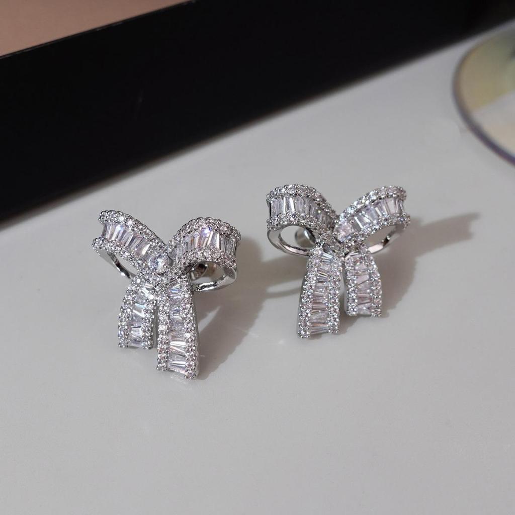 Wykwintne kolczyki sztyfty z diamentowym kokardką - Gorący styl dla kobiet, Słodka i Cool Moda