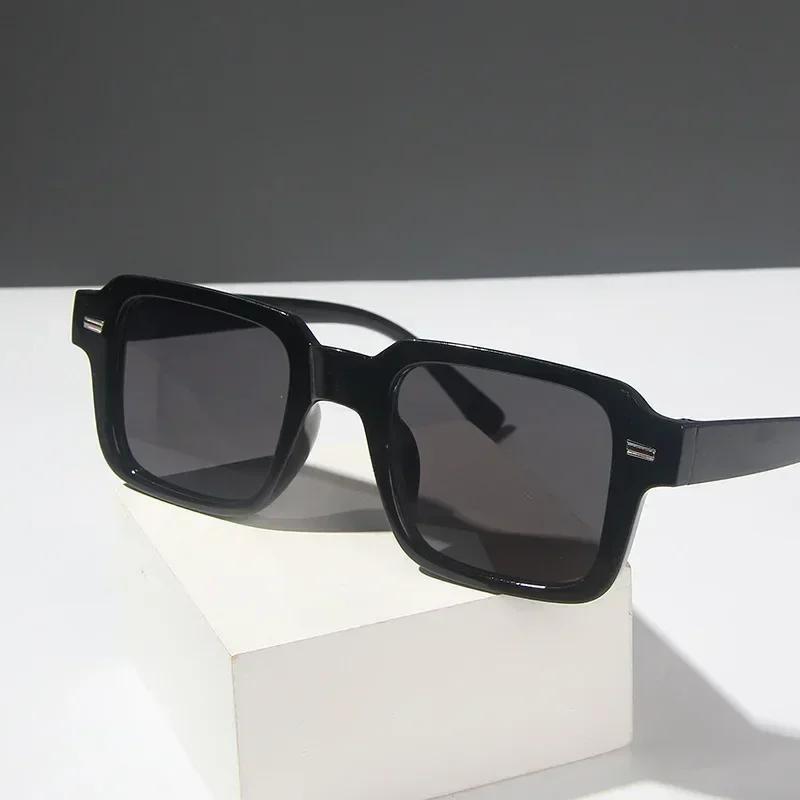 Lunettes de soleil Femmes Mode Hommes Design Carré Lunettes de Soleil Vintage Féminin Masculin Monture en Plastique Élégant