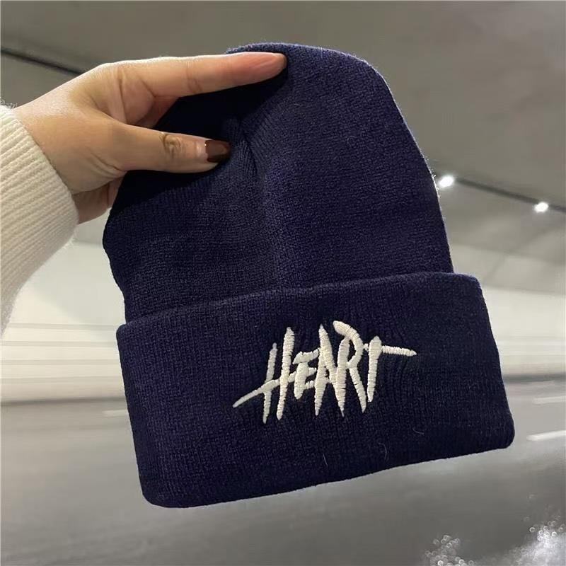 Buchstabenstickerei Strickmütze Herbst und Winter Mode Koreanischer Trend Vielseitige Wollmütze Pullovermütze für Damen und Herren Outdoor Thermomütze
