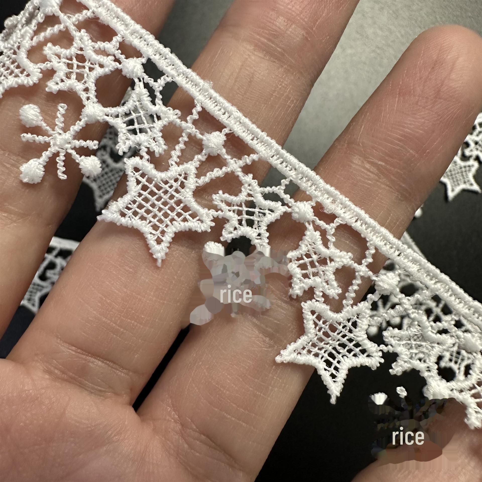 

Свадебное платье с кружевом Little Star Snowflake - тонкие полоски молочного шелка с рождественским декором ручной работы