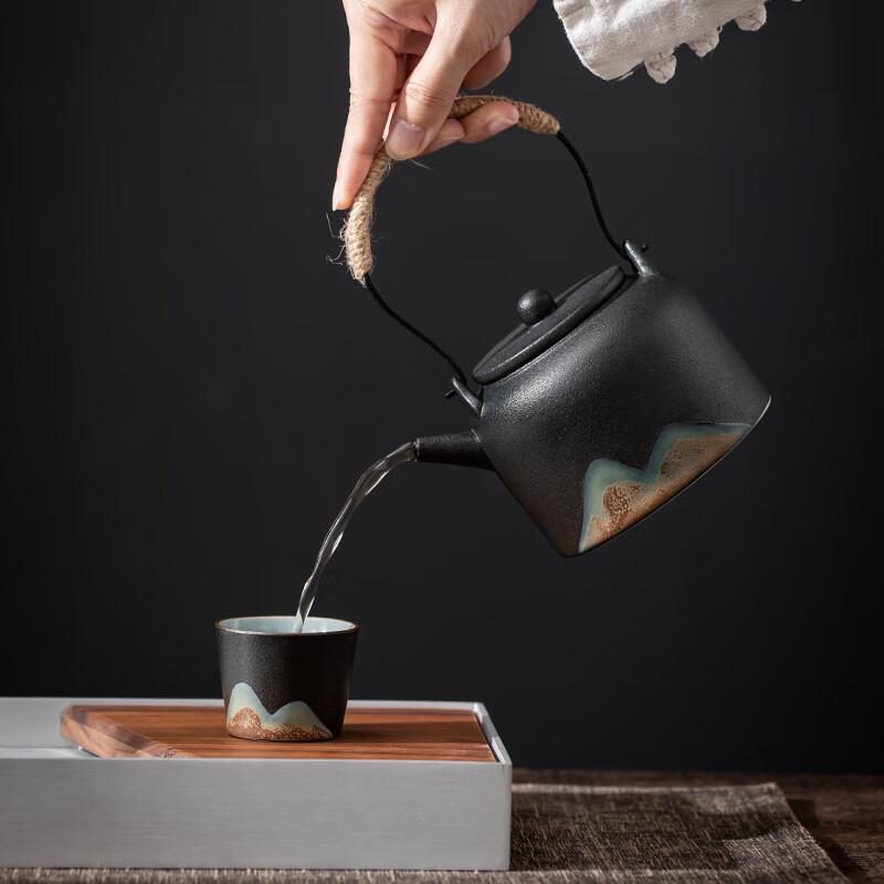 Sushis Retro Kung Fu Ceramic Teapot