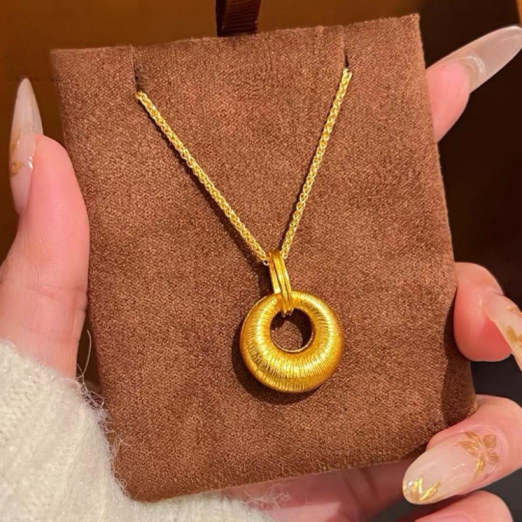 Colier cu Pandantiv Pepită Aurie Periată, Cataramă Păcii - Lanț Claviculă de Înaltă Calitate pentru Femei