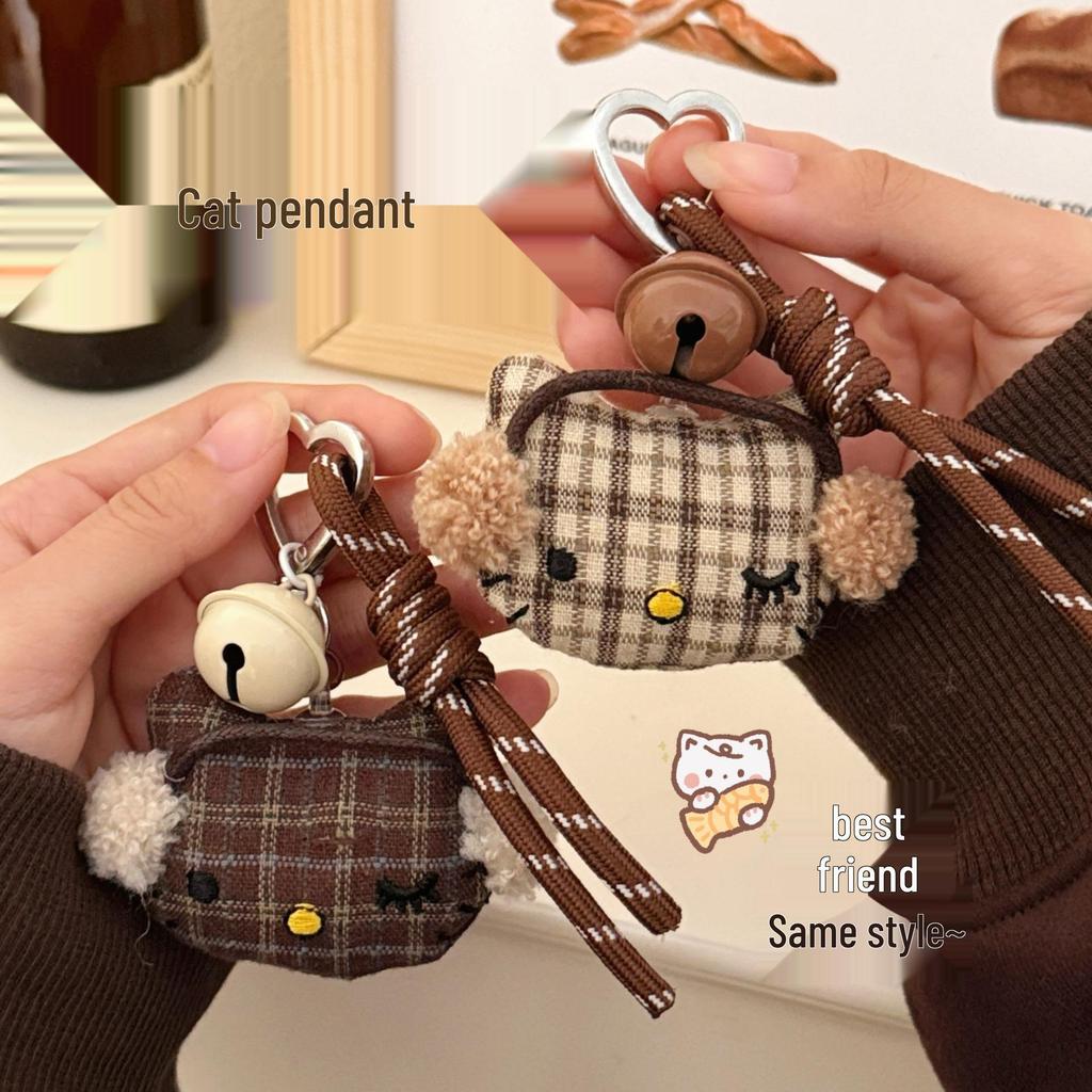 Japanese Retro Kitten Keychain: Cute Doll Pendant for Backpacks & Fashion Accessories