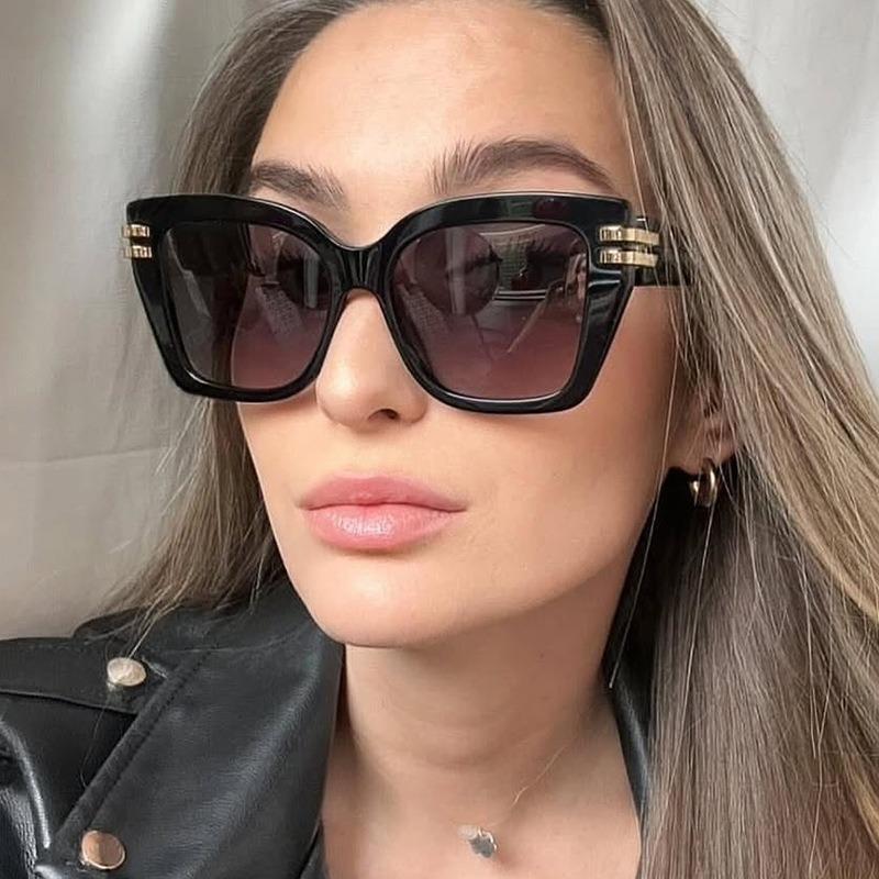 Classic Luxury Brand Designer Vintage Square Sunglasses Women For Men Sun Glasses Punk Rivet Sexy Ladies Popular Shades UV400