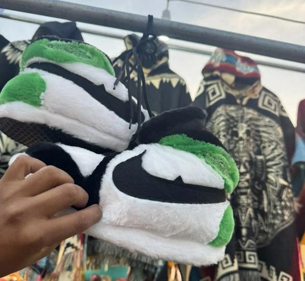 "Douyin-Inspired AJ1 Coconut Slippers: Retro Cotton Home Footwear for Couples"