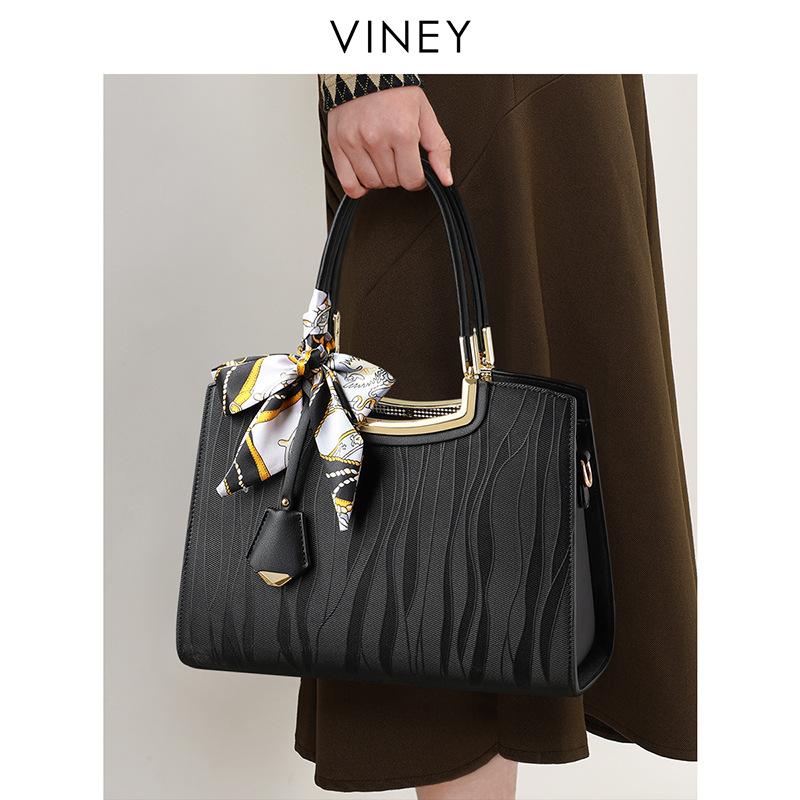 

Handbag bag new spring autumn and winter high-end leather women s bag commuter messenger bag temperament shoulder mother bag чорний