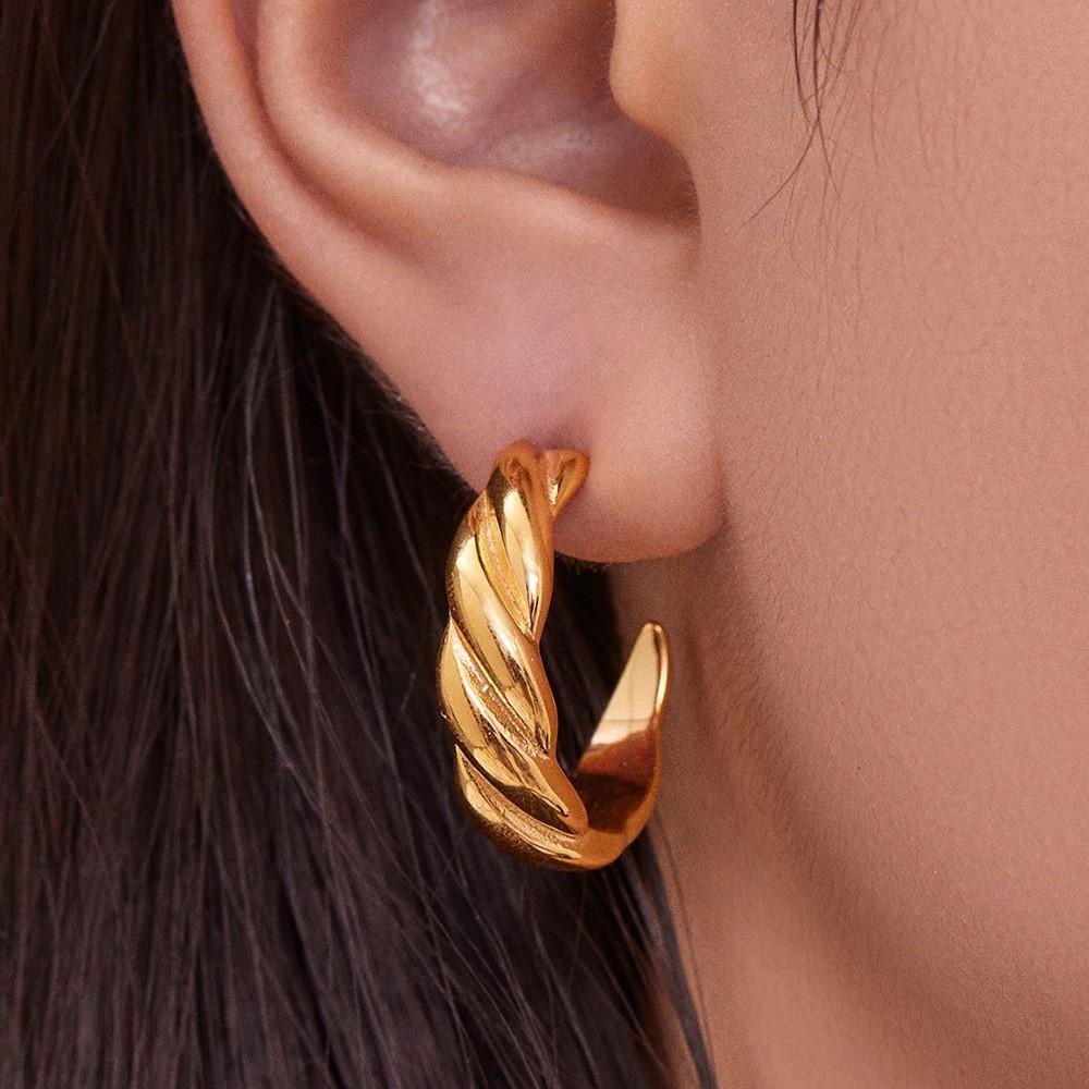 Vintage C-förmige Spiralohrringe aus Edelstahl 18K vergoldet Emaille Creolen Alltags-Creolen Stecker für Damen