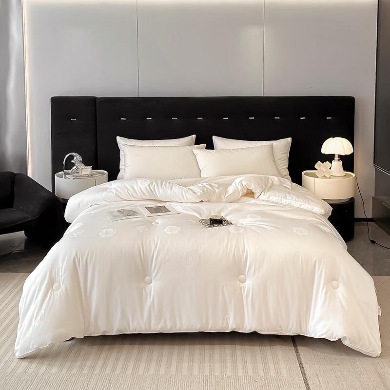 

Yalu All-Season 100-Count Cotton Jacquard Duo Quilt