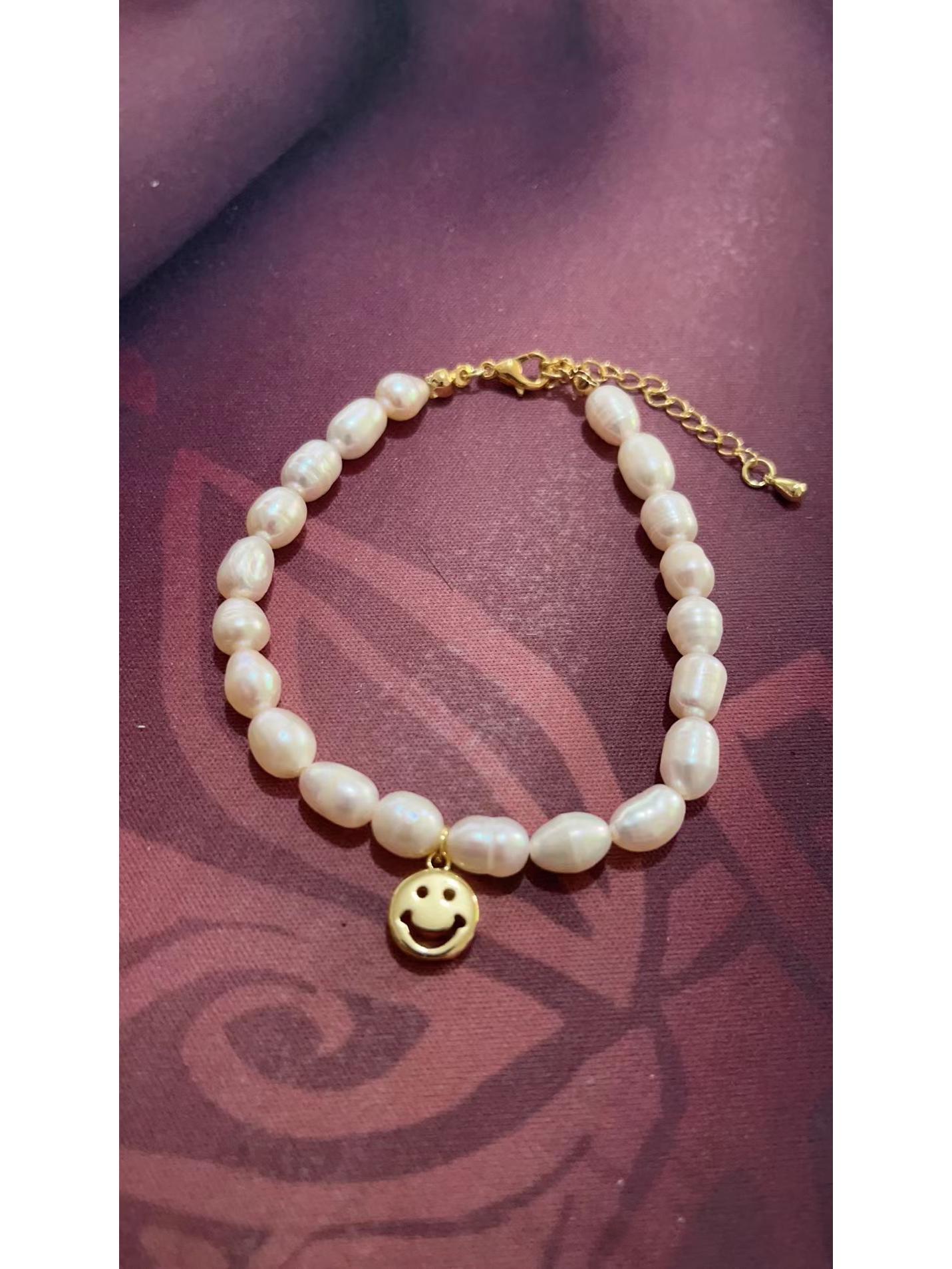 

Ожерелье-чокер в корейском стиле с подвеской в виде сердца и смайлика из пресноводного жемчуга - Элегантные женские украшения из акациевых бобов