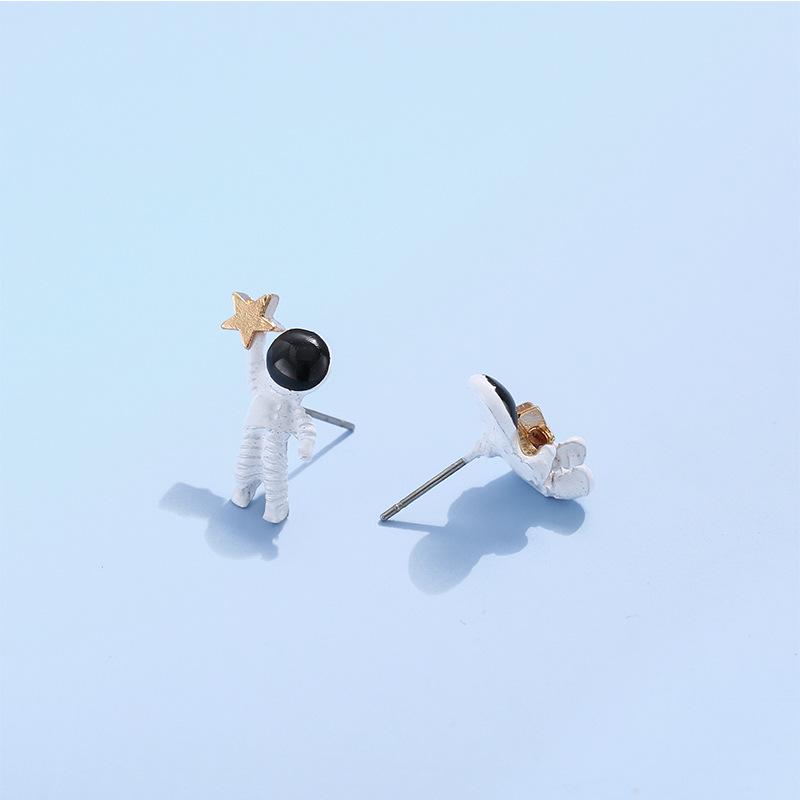 Stylish And Cute Space Astronaut Stud Earrings Are Versatile And Simple Asymmetrical Stud Earrings.